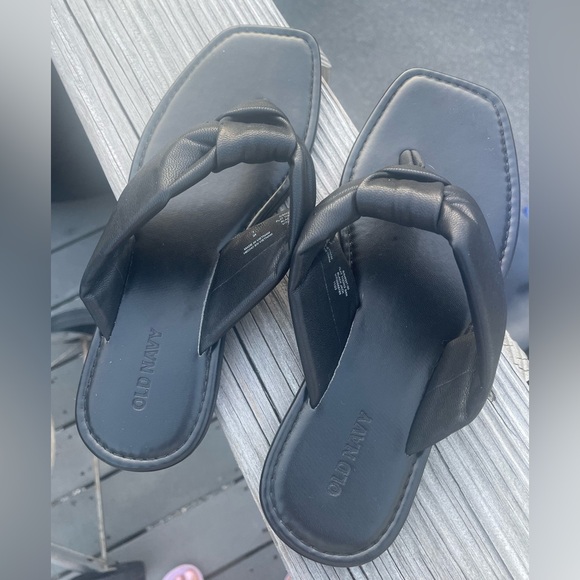 *5/$20 or 3/$15* Black Square Toe Knot-Front Thong Sandal - Picture 3 of 5